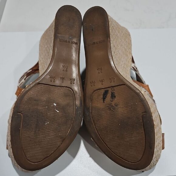 Patterned Brown and Tan Wedge Sandals - Picture 8 of 8